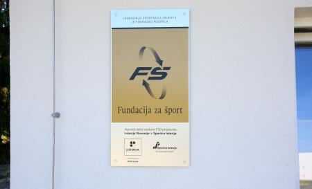 TABLA FUNDACIJA ZA ŠPORT GARDEROBE RAKEK 03 FOTO LJUBO VUKELIČ